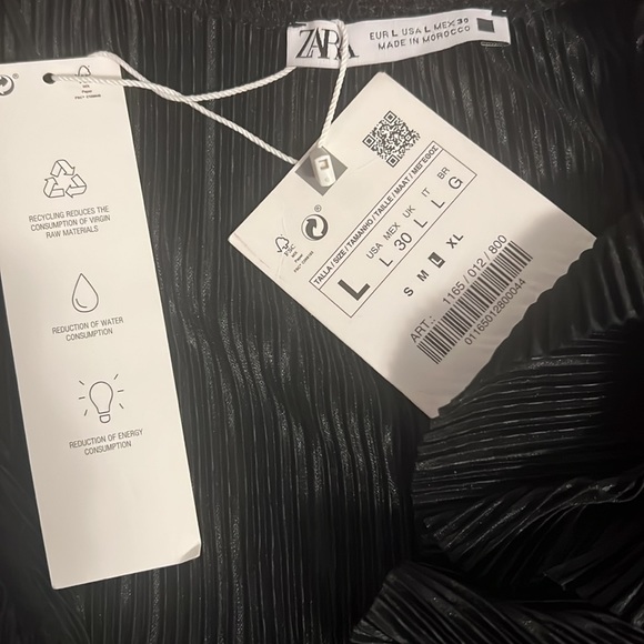 🖤🖤🖤Zara BLK Ruffled Pleated Blouse - Sz Large - NWT - Picture 4 of 5